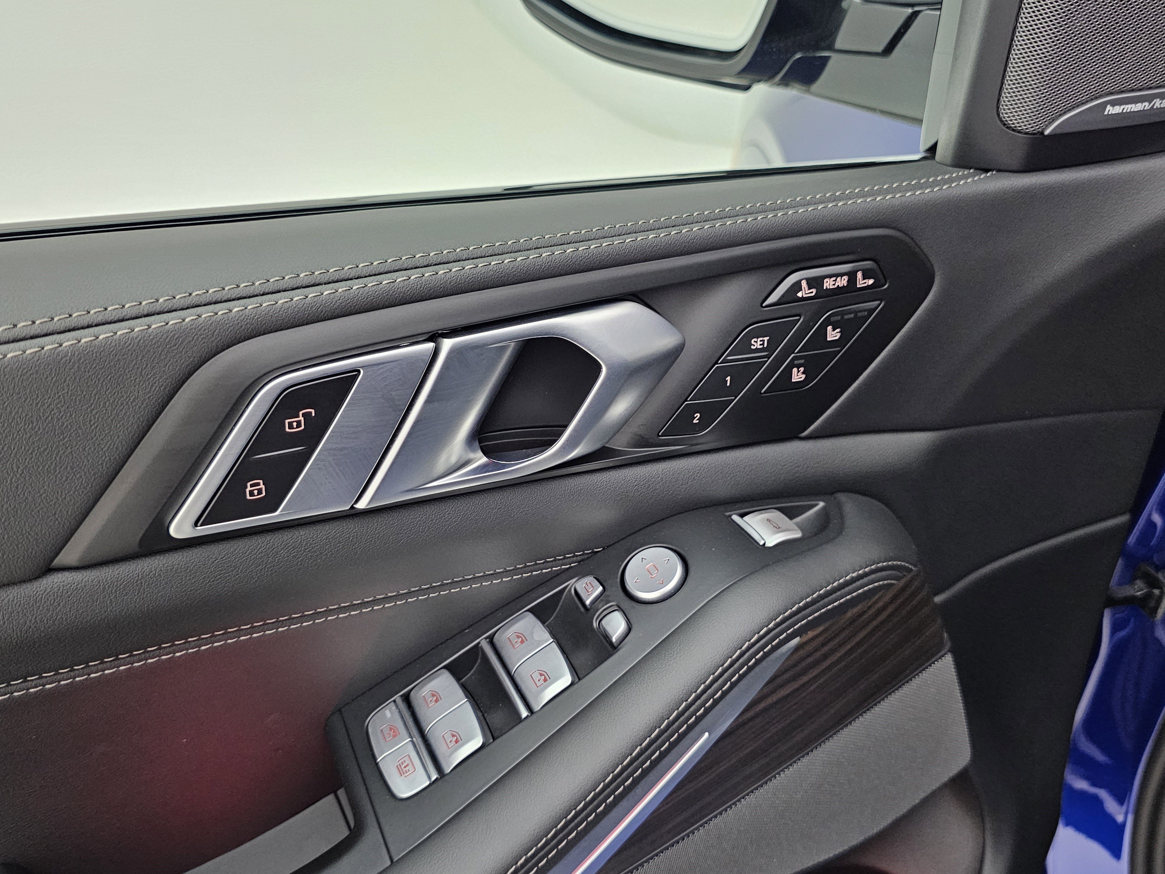 Used 2025 BMW X7 M60i image 13