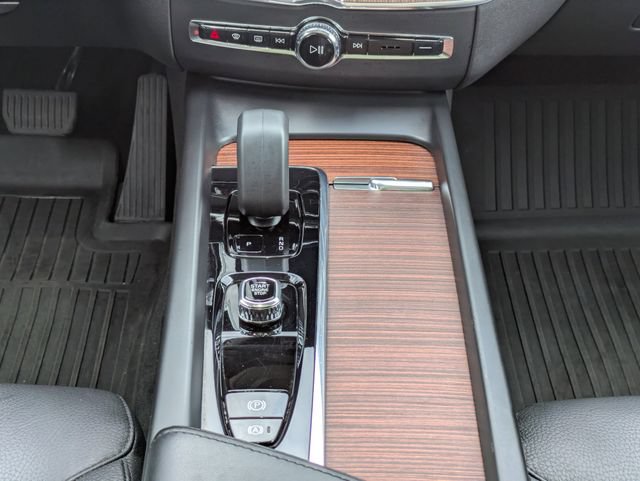 Certified 2023 Volvo XC60 B5 Plus AWD/4WD image 23