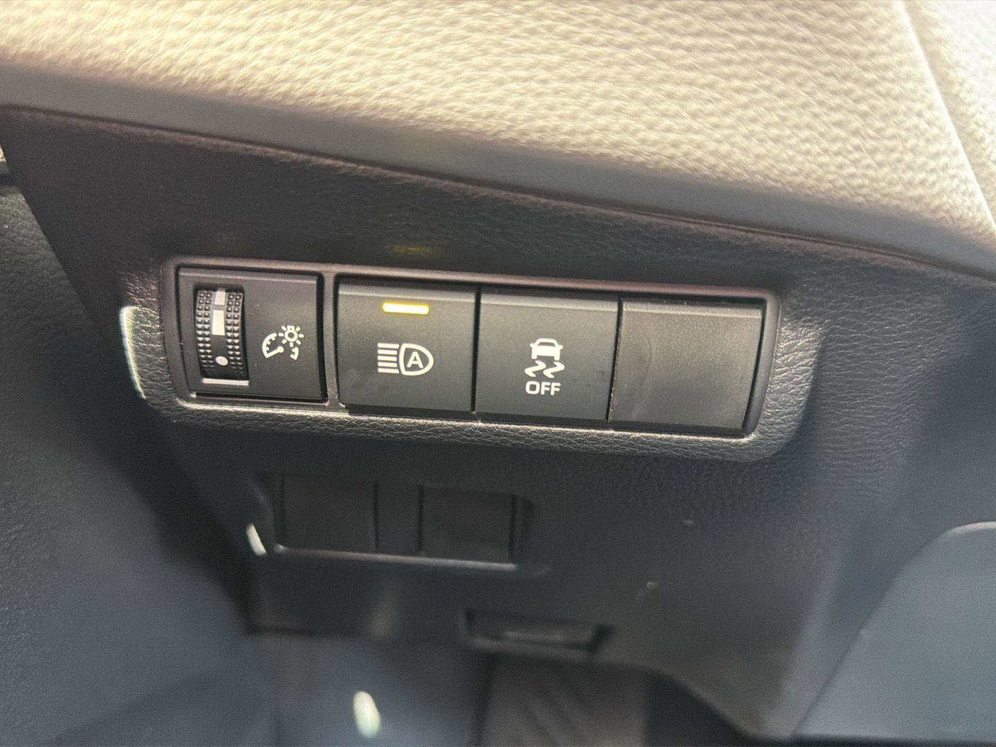 Used 2026 Toyota Corolla Cross L image 19