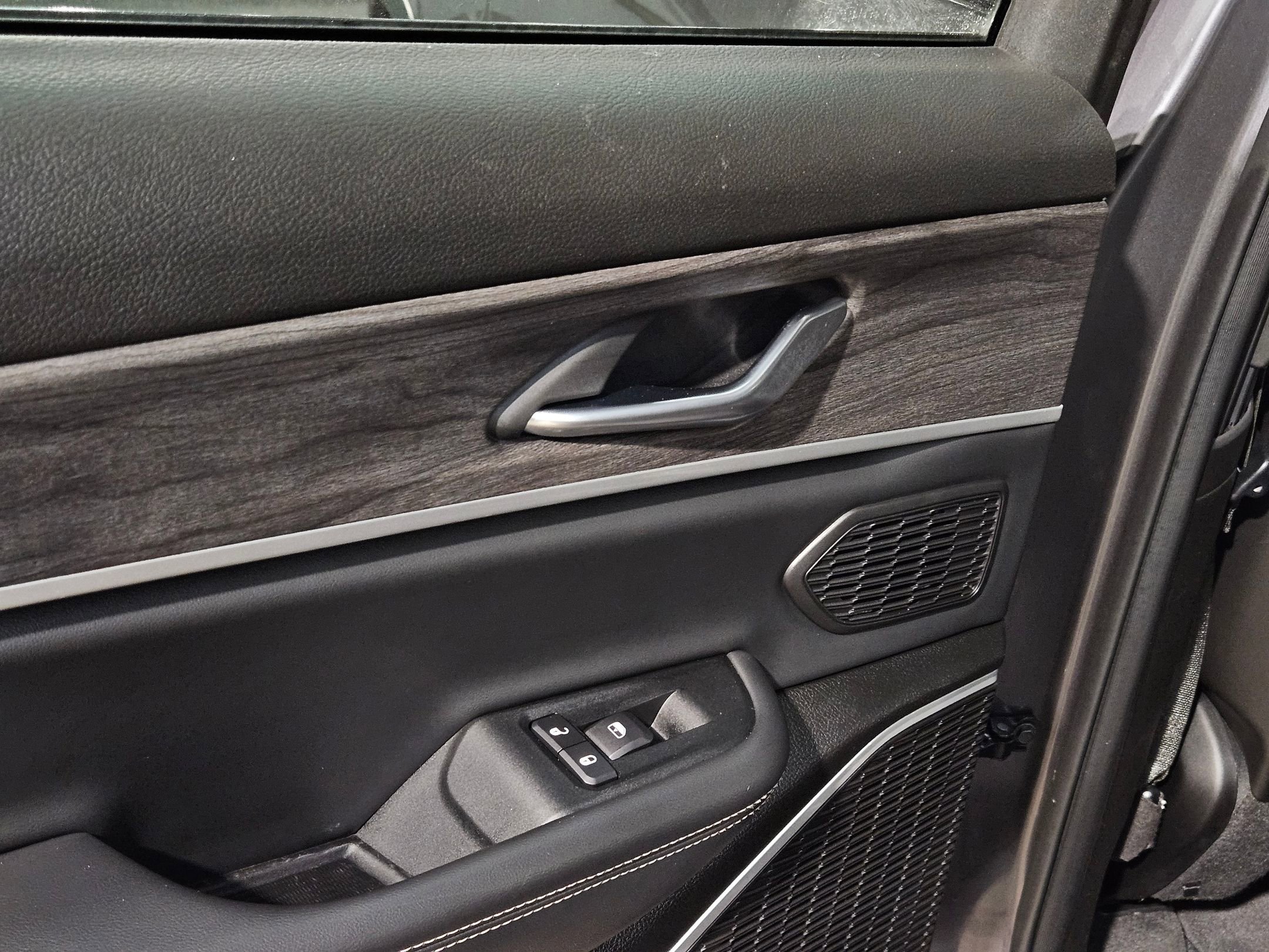 Used 2022 Jeep Grand Cherokee L Limited image 35