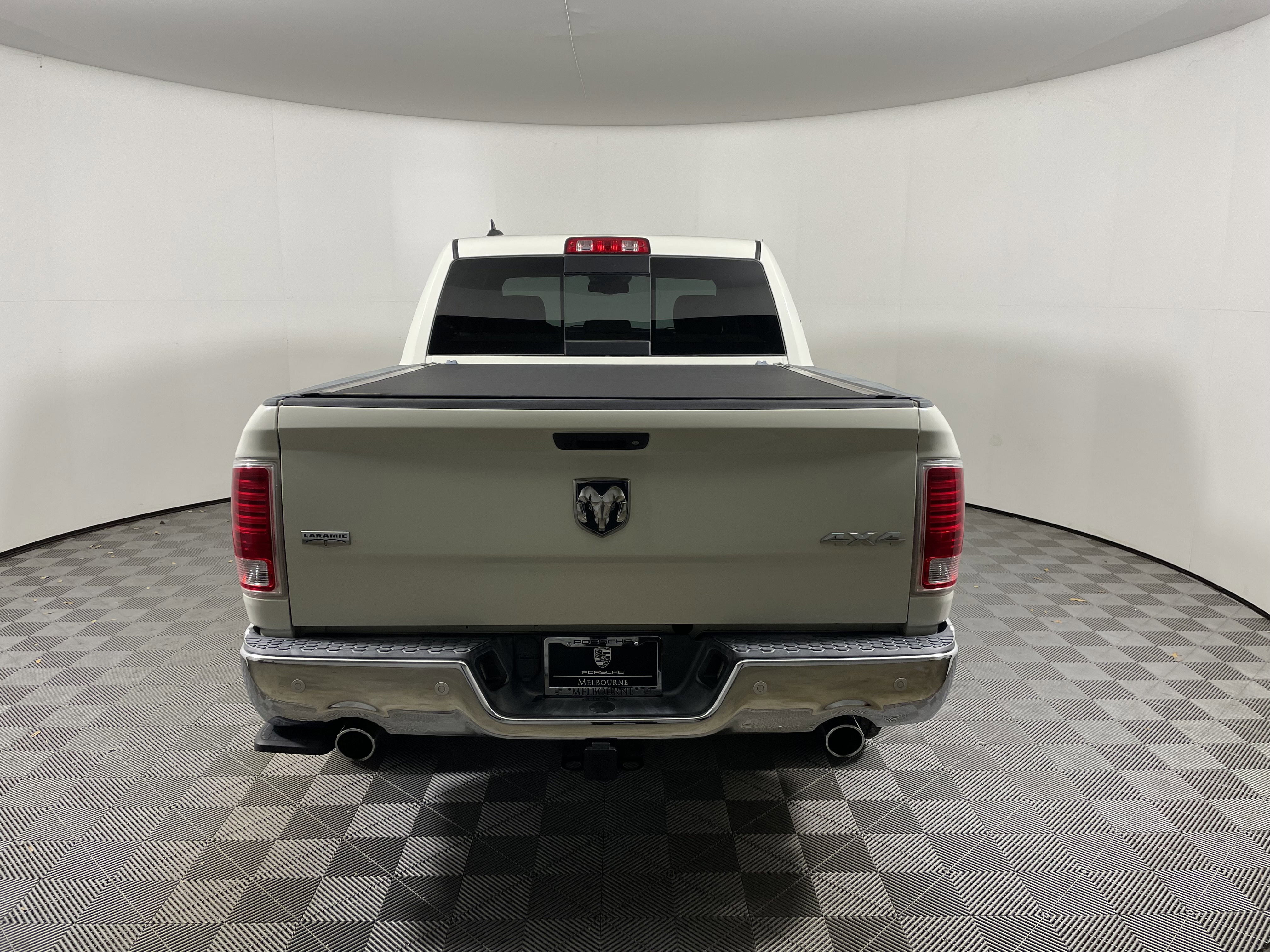 Used 2018 RAM 1500 Laramie w/ Convenience Group AWD/4WD image 4