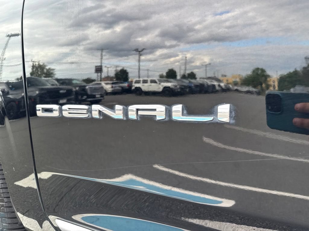 Used 2021 GMC Yukon XL Denali w/ Denali Premium Package AWD/4WD image 12