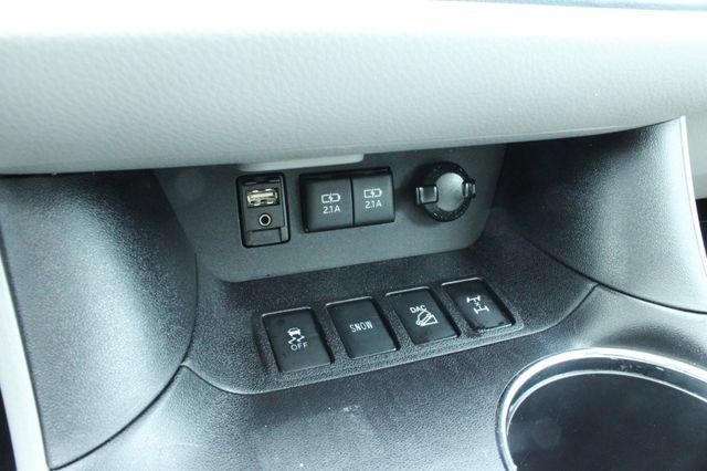 Used 2017 Toyota Highlander Limited AWD/4WD image 19