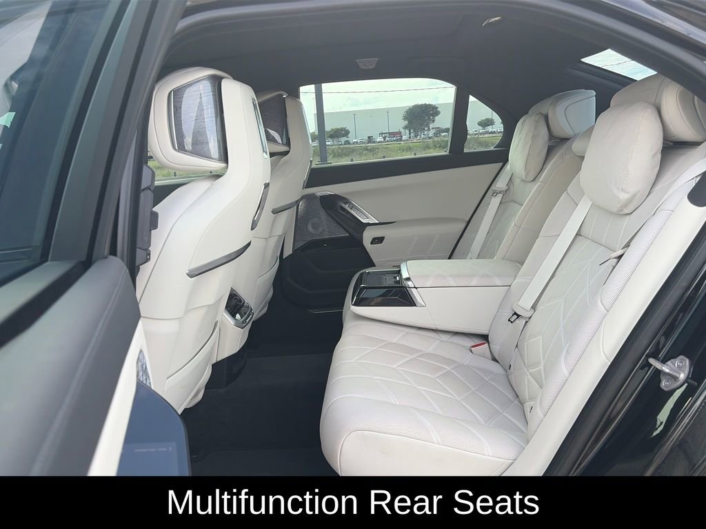 Used 2024 BMW 760i xDrive w/ Executive Package AWD/4WD image 25