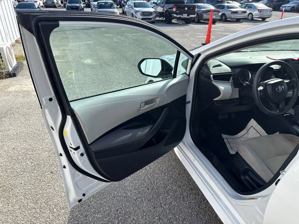 Used 2022 Toyota Corolla LE FWD image 11