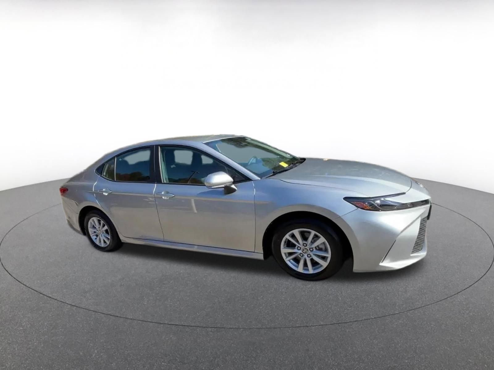 Used 2025 Toyota Camry LE image 2