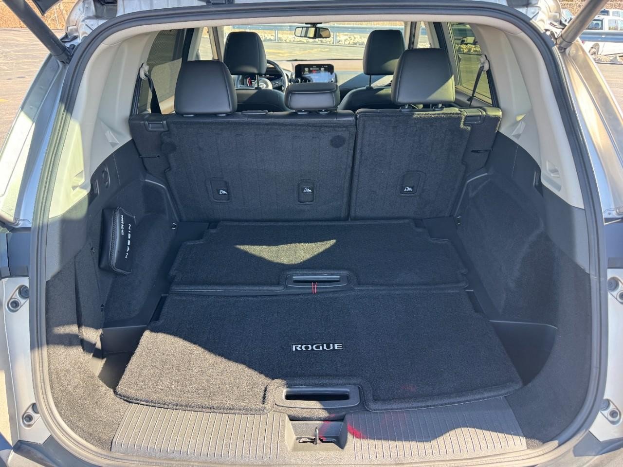 Used 2023 Nissan Rogue Platinum w/ Platinum Premium Package image 5