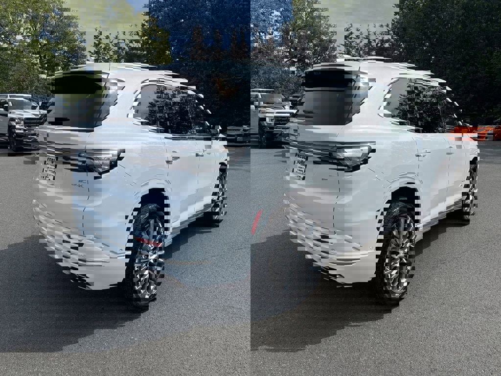 New 2026 Buick Enclave Avenir image 7