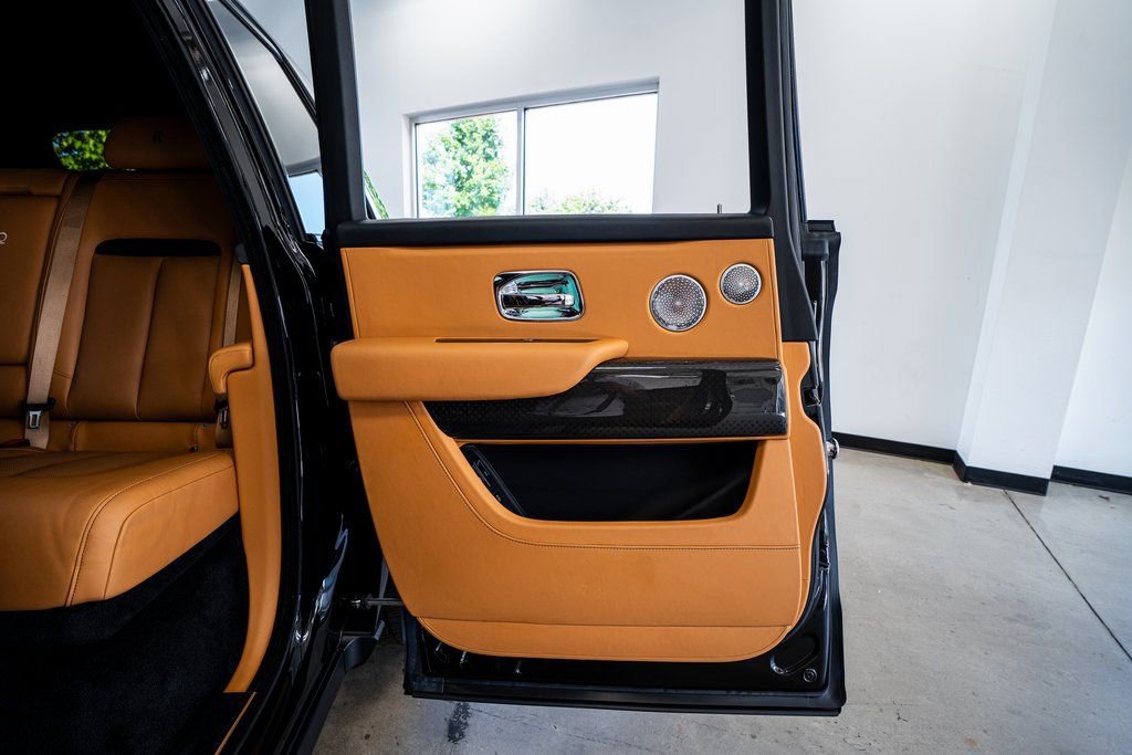 Used 2022 Rolls-Royce Cullinan Black Badge image 49