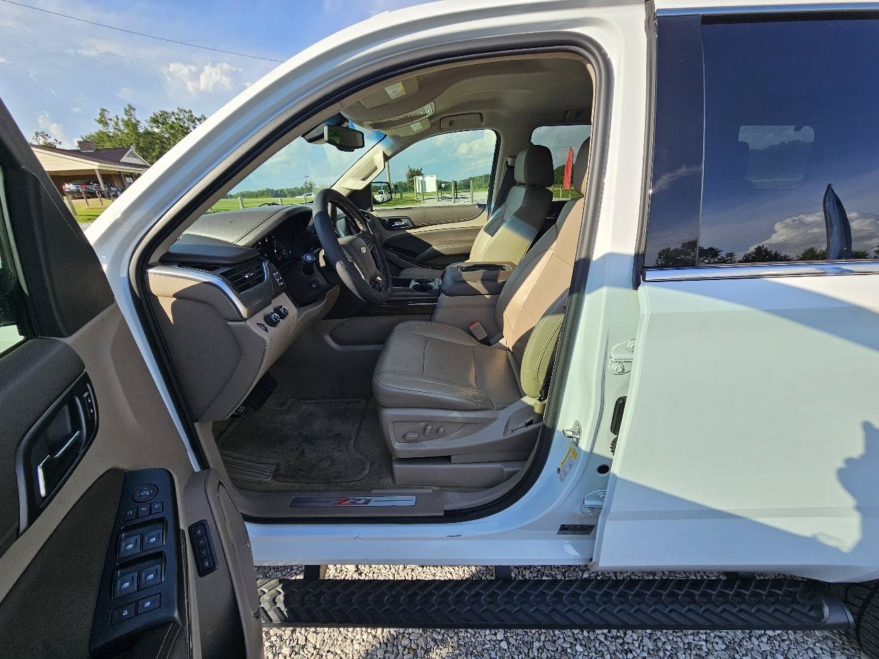 Used 2018 Chevrolet Tahoe LT w/ Luxury Package AWD/4WD image 14