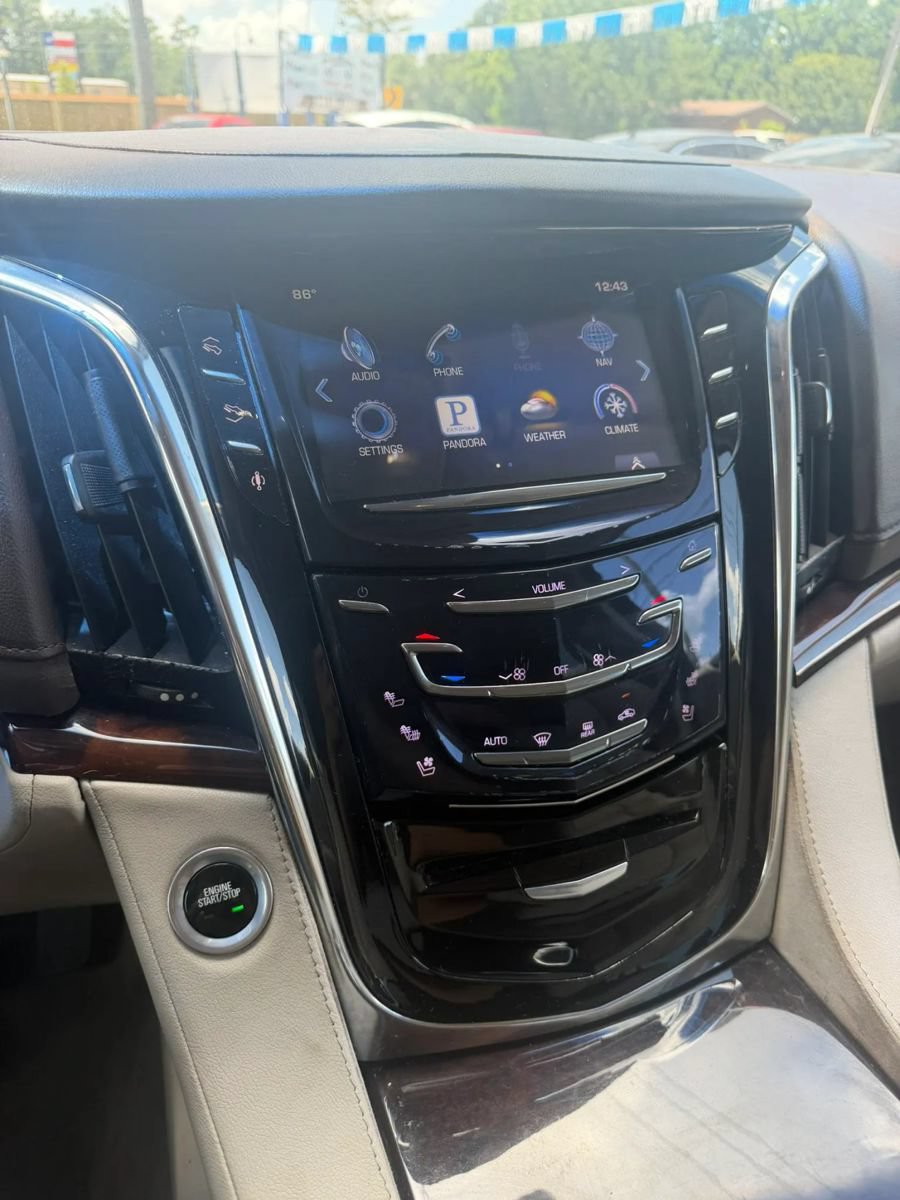 Used 2015 Cadillac Escalade ESV Luxury RWD image 18