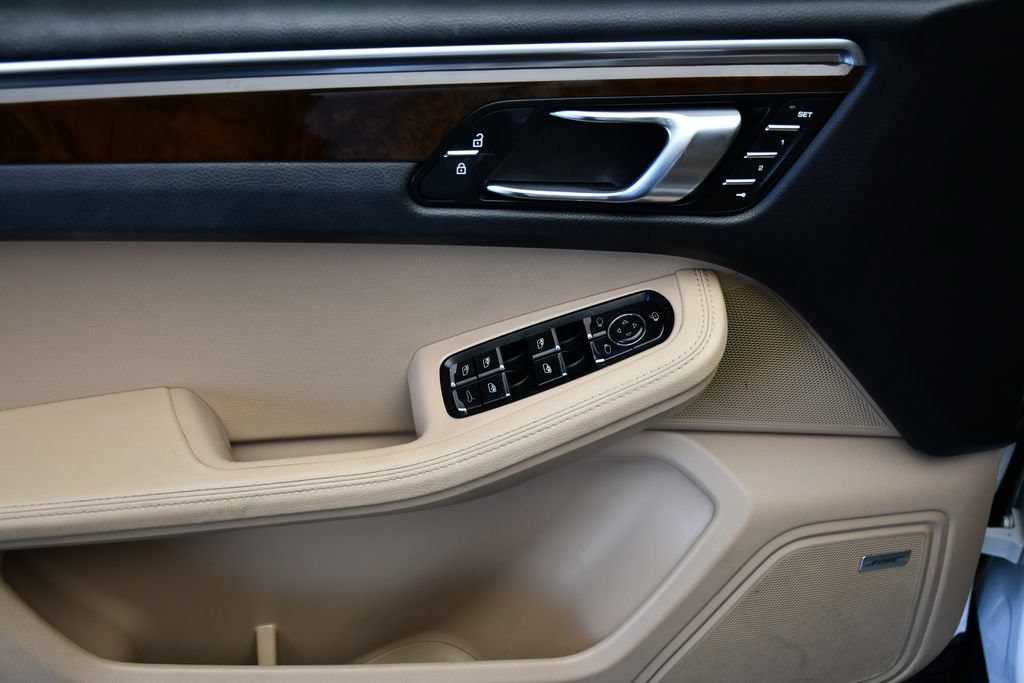 Certified 2023 Porsche Macan S AWD/4WD image 34