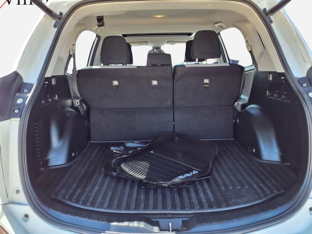 Used 2018 Toyota RAV4 XLE AWD/4WD image 6