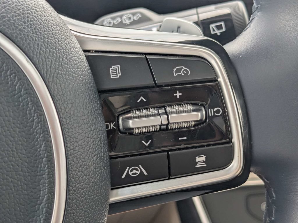 Used 2025 Kia Carnival SX FWD image 26