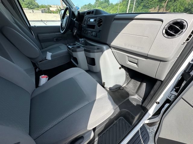 New 2027 Ford E-350 and Econoline 350 Super Duty w/ Interior Upgrade Package RWD image 23