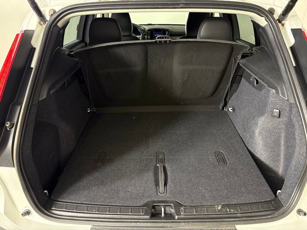 Used 2026 Volvo XC40 B5 Plus AWD/4WD image 38