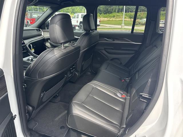 New 2025 Jeep Grand Cherokee Limited w/ Trailer Tow Package image 11