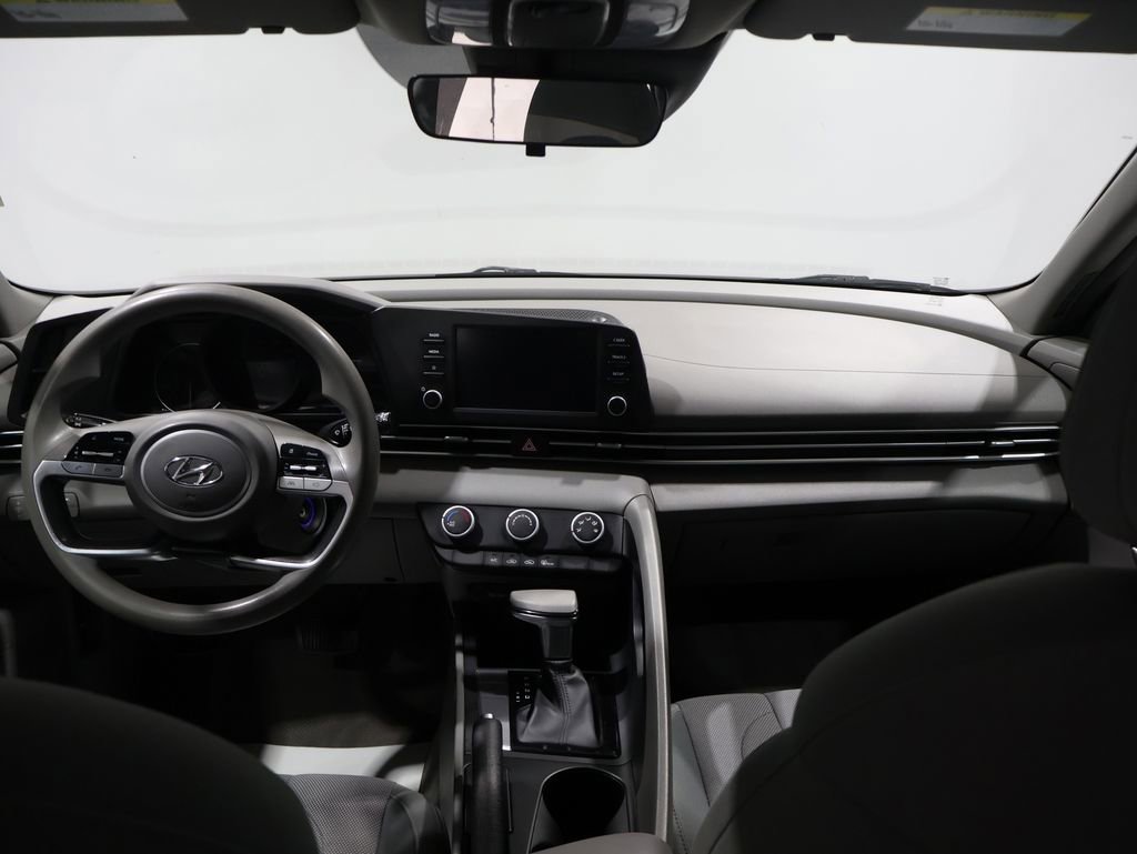 Used 2021 Hyundai Elantra SE image 16