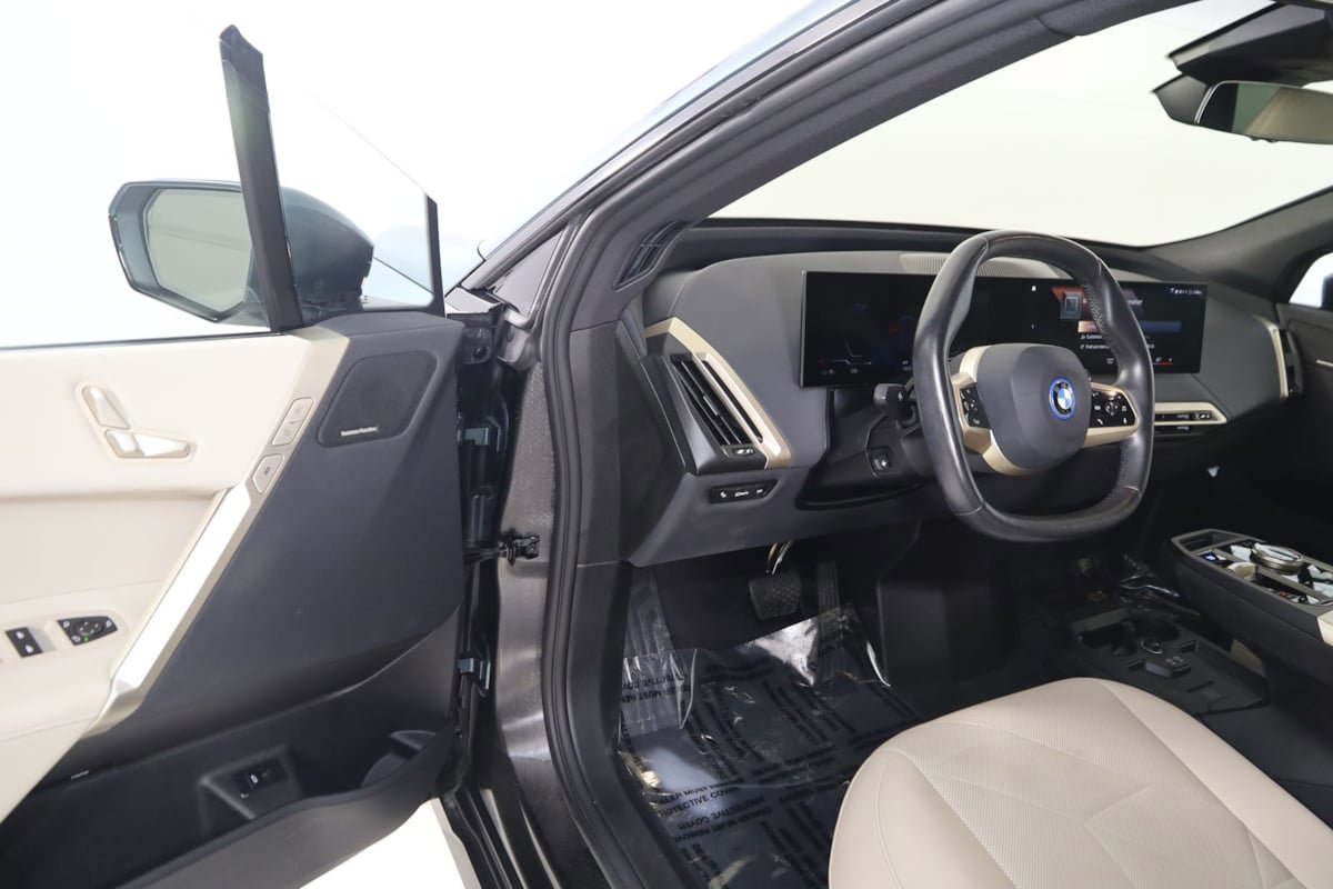 Used 2023 BMW iX xDrive50 w/ Convenience Package AWD/4WD image 53
