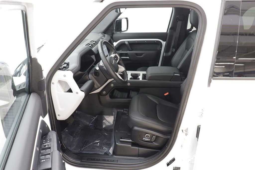 Used 2025 Land Rover Defender 130 S image 6