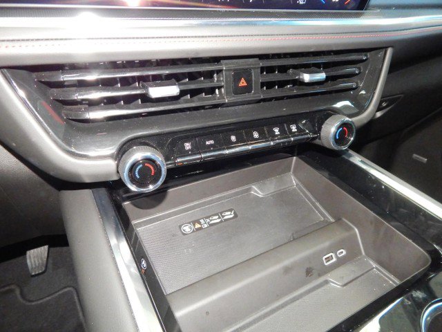 Used 2025 Chevrolet Suburban RST w/ Comfort Package image 27