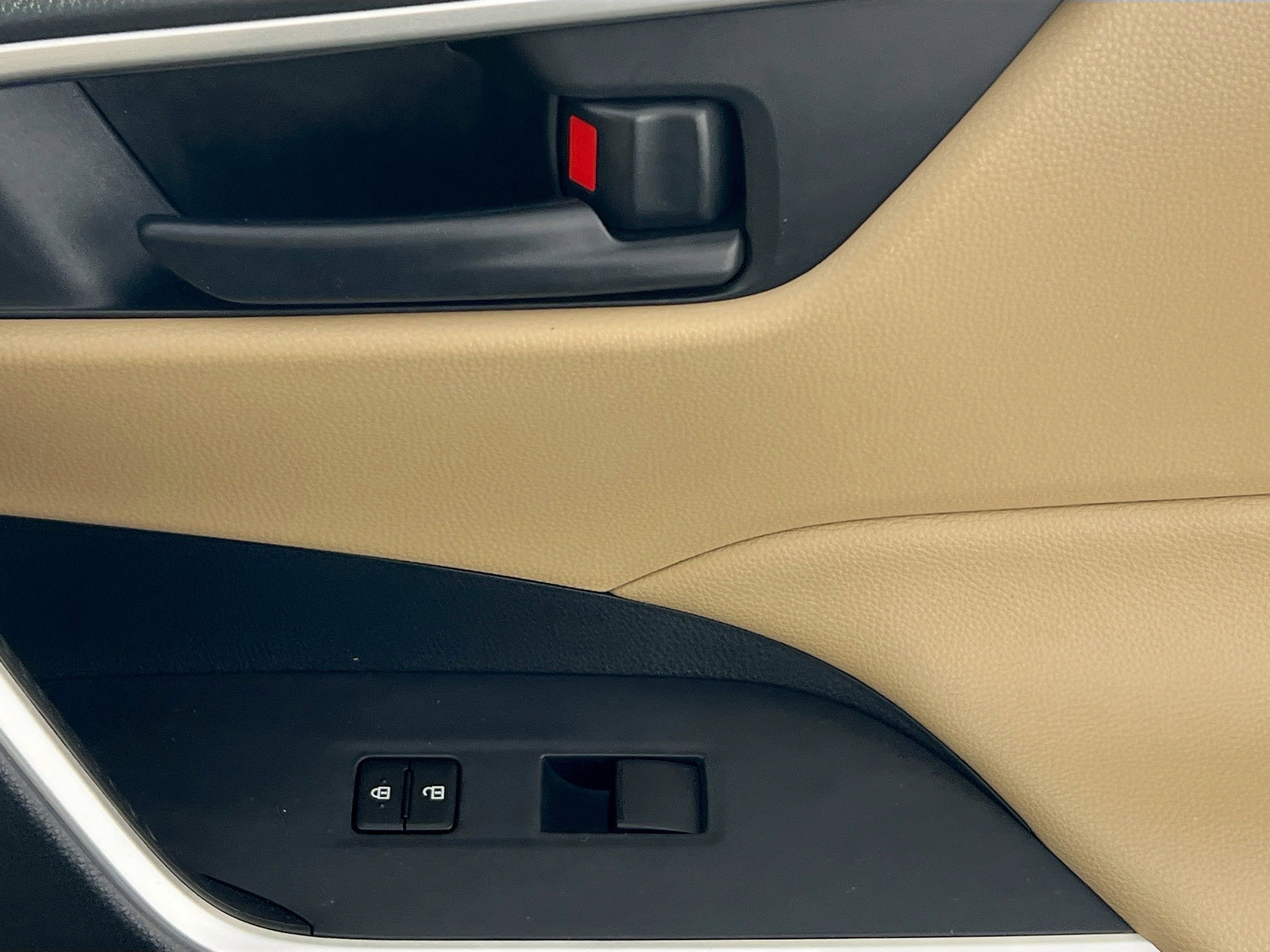 Used 2019 Toyota RAV4 LE image 31