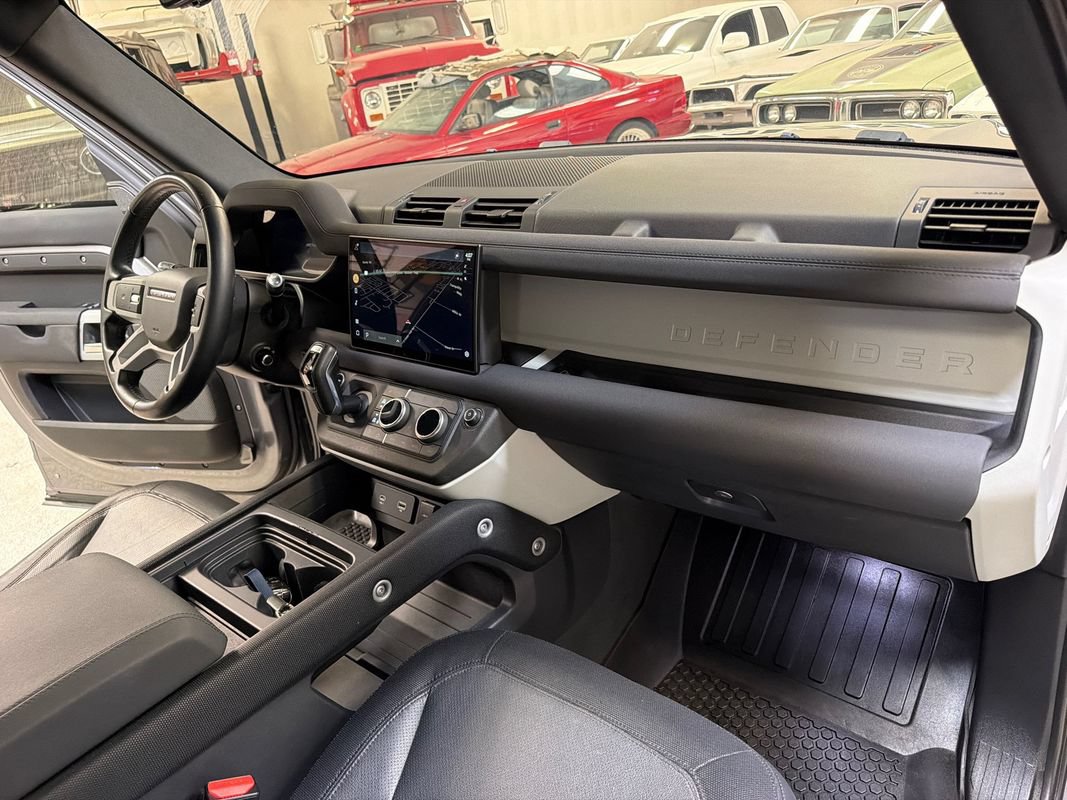 Used 2022 Land Rover Defender 110 X-Dynamic SE AWD/4WD image 39