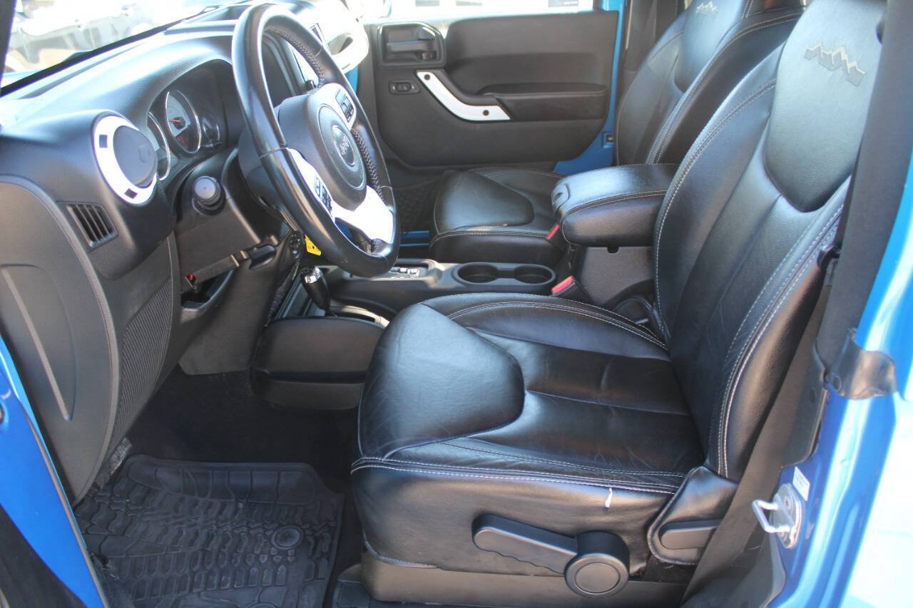 Used 2014 Jeep Wrangler Sahara AWD/4WD image 13