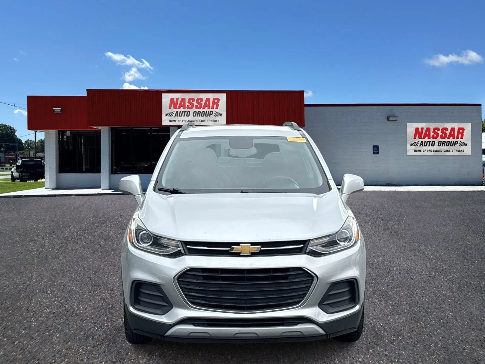 Used 2020 Chevrolet Trax LT w/ LT Convenience Package FWD image 2