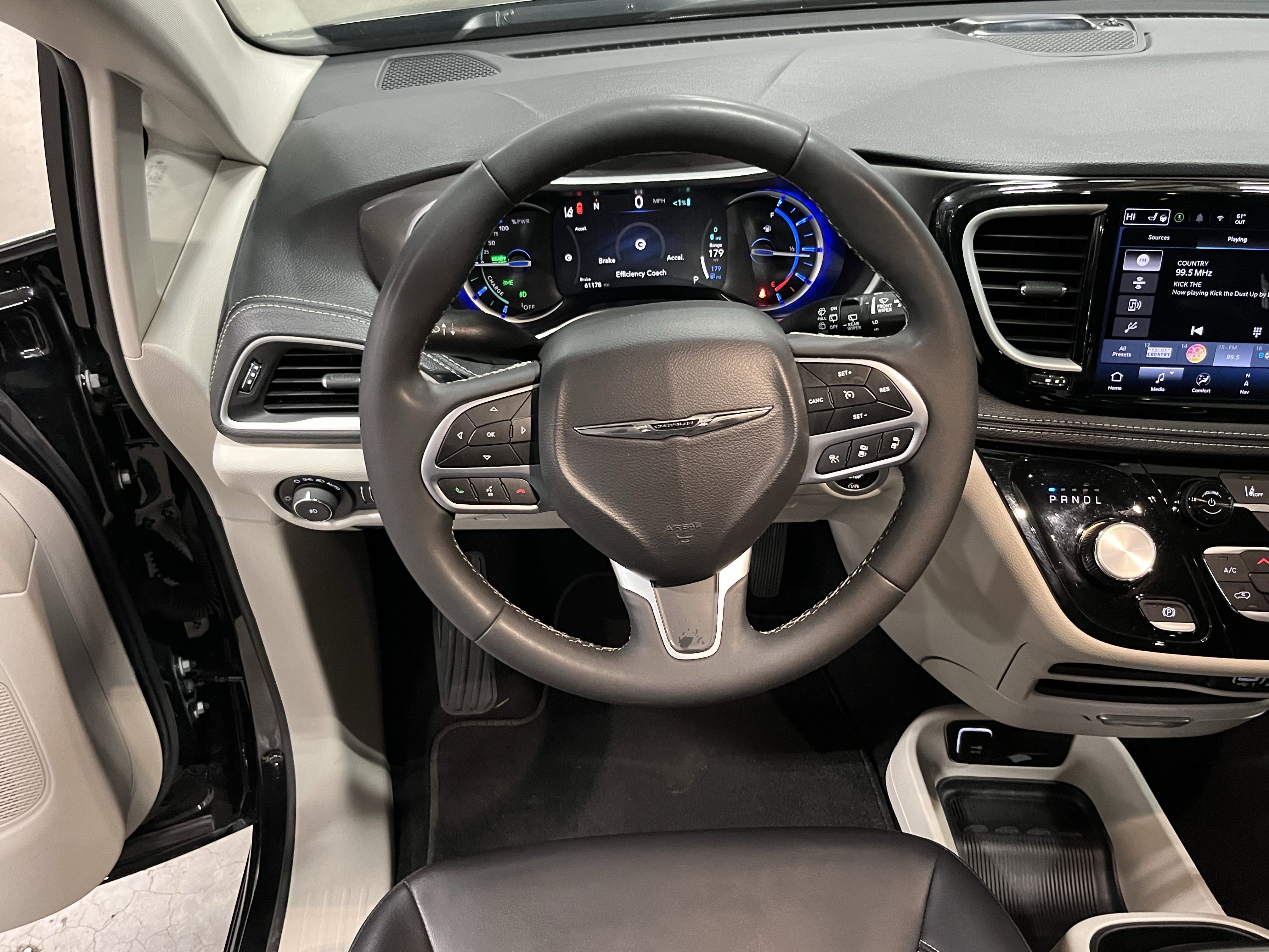 Used 2024 Chrysler Pacifica Select image 13