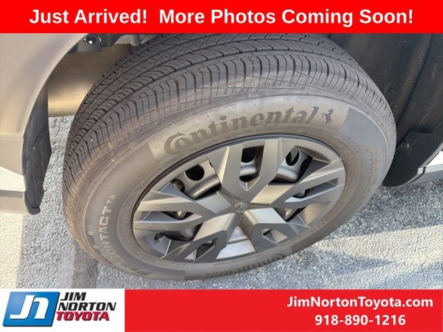 Used 2025 Toyota Corolla Cross L FWD image 8
