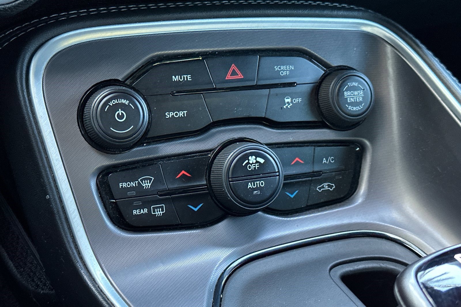 Used 2019 Dodge Challenger SXT image 17