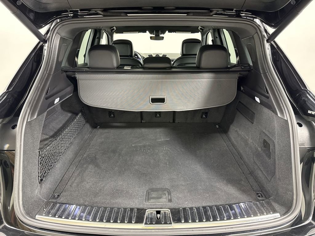 Certified 2023 Porsche Cayenne Platinum Edition image 21