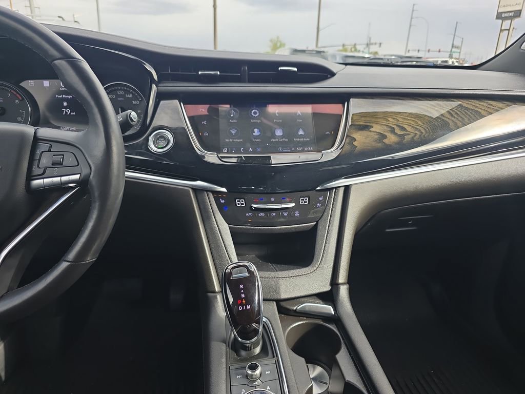 Used 2023 Cadillac XT6 Premium Luxury w/ Technology Package AWD/4WD image 17