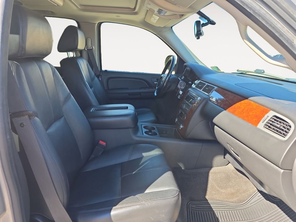 Used 2009 Chevrolet Suburban LT image 15