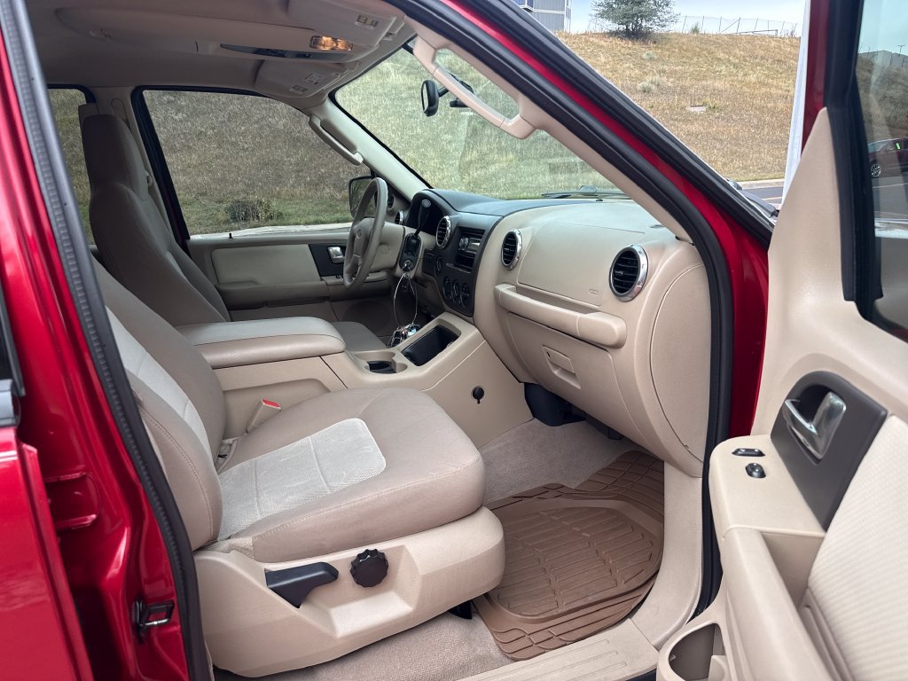 Used 2004 Ford Expedition XLT AWD/4WD image 28