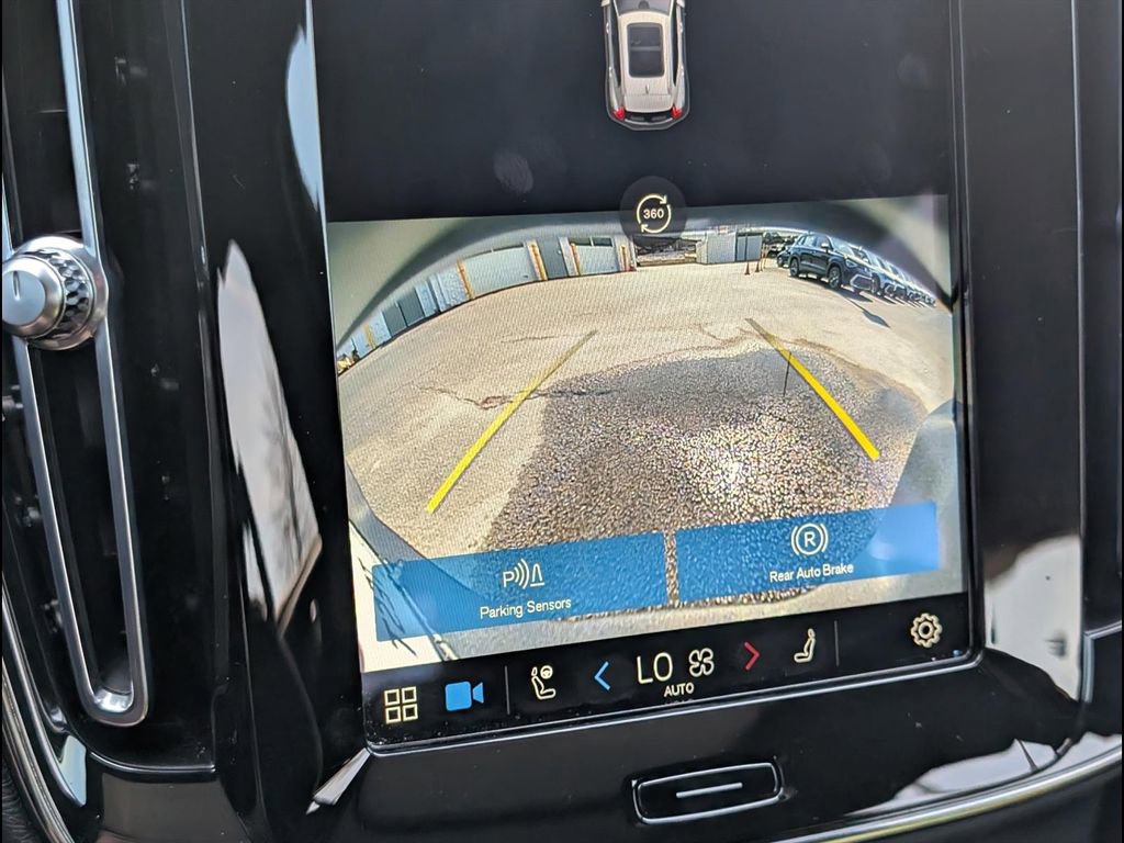 Used 2022 Volvo XC40 P8 Recharge Plus image 17