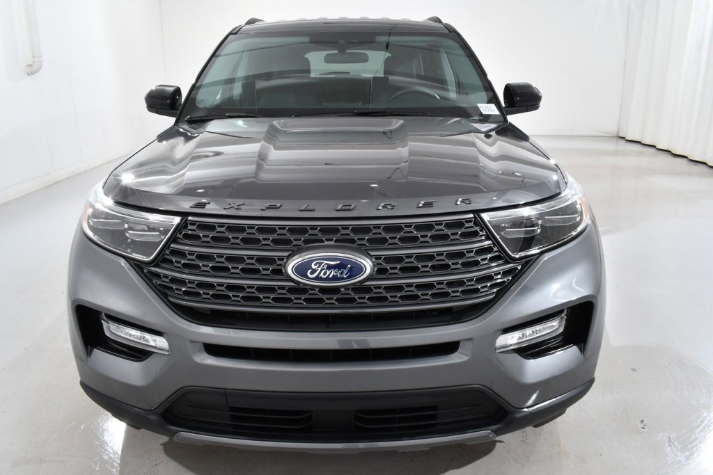 Used 2023 Ford Explorer XLT w/ Equipment Group 202A image 3