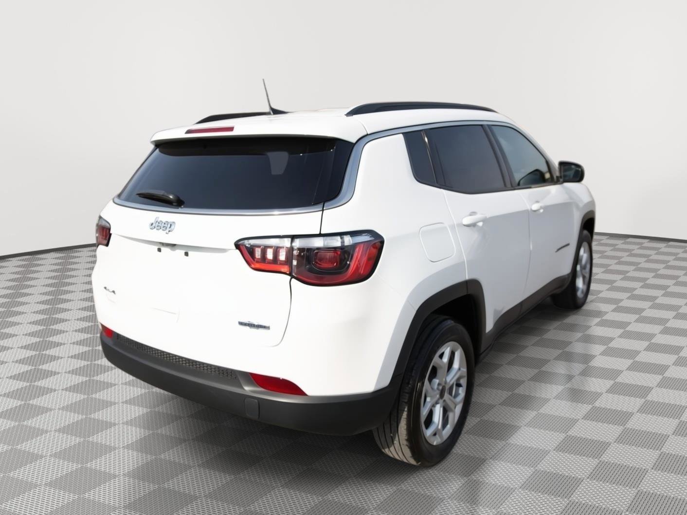 Used 2025 Jeep Compass Latitude image 5