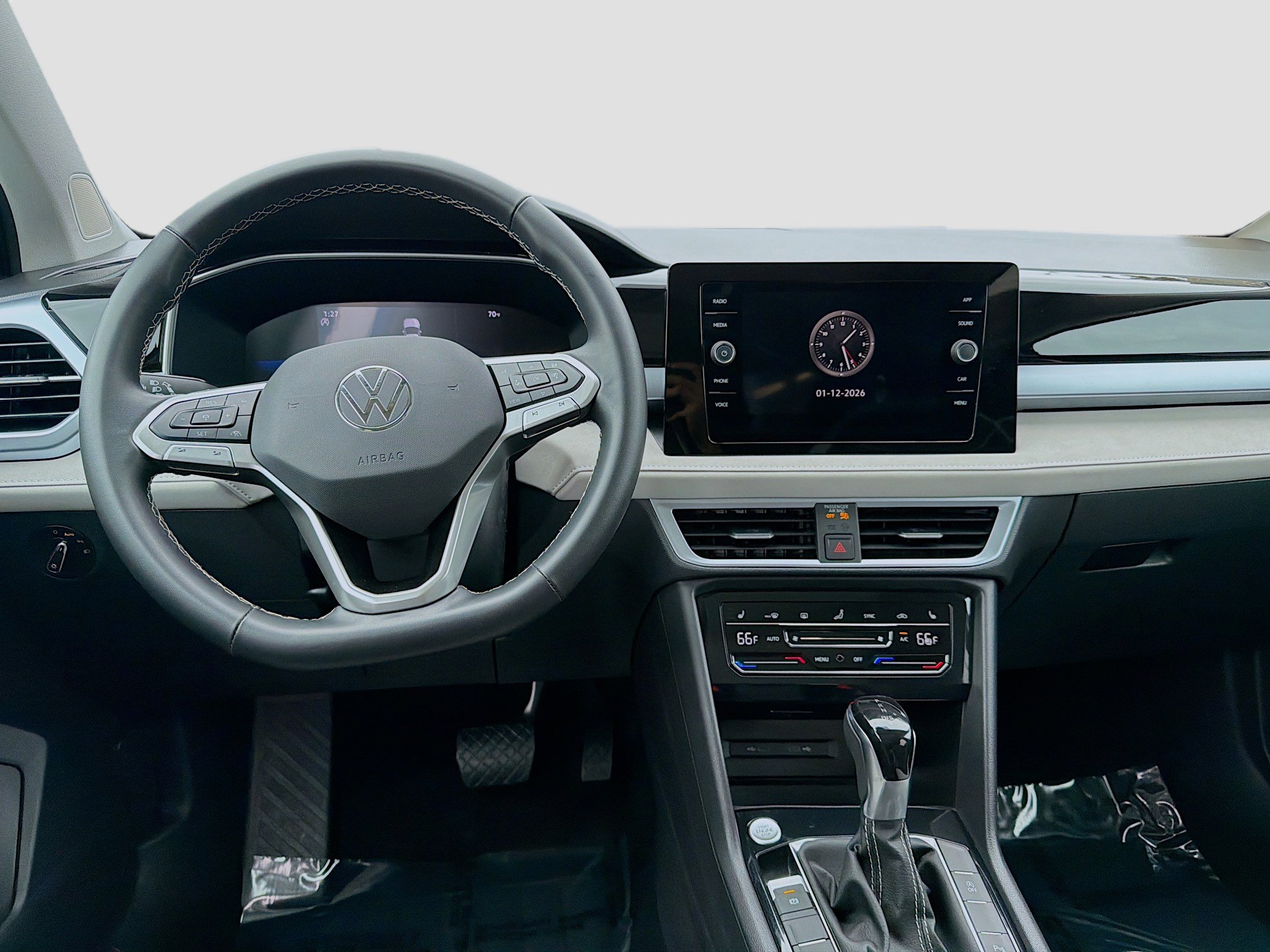 Certified 2025 Volkswagen Taos SE image 20