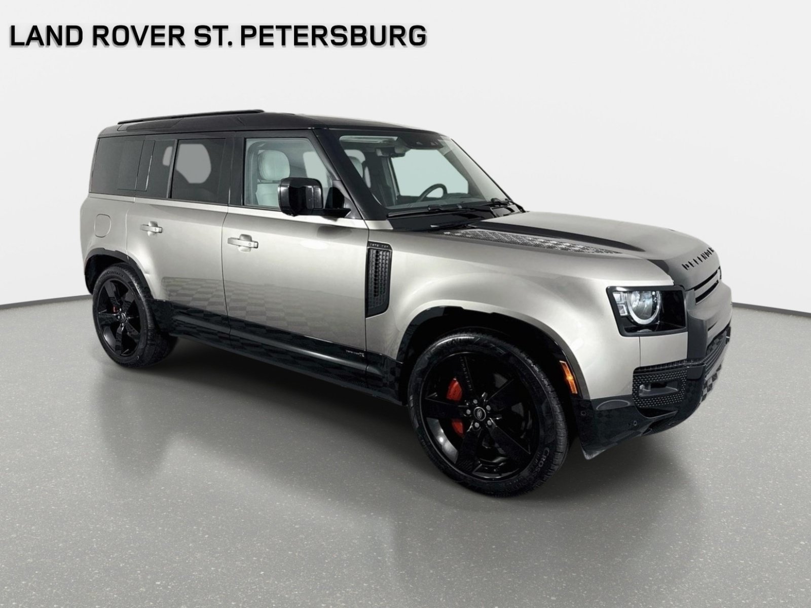 Used 2025 Land Rover Defender 110 X AWD/4WD image 3