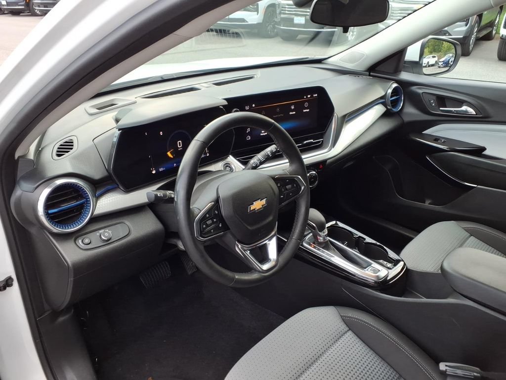Certified 2024 Chevrolet Trax LT w/ LT Convenience Package FWD image 11