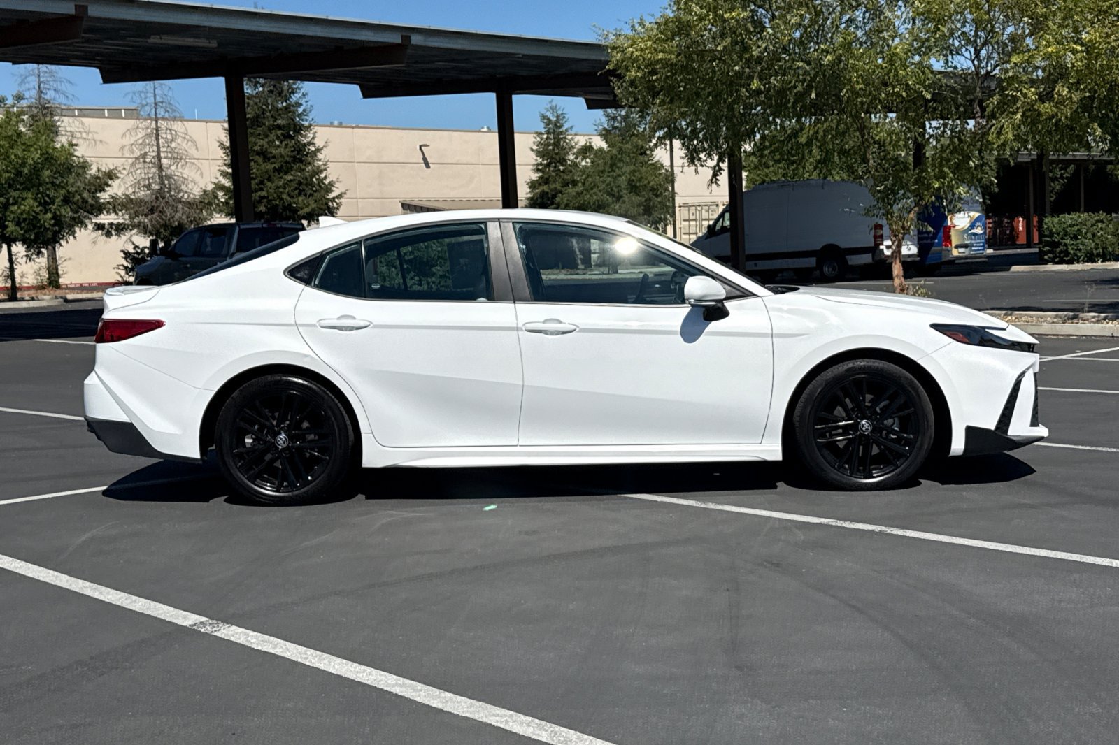 Used 2025 Toyota Camry SE FWD image 10