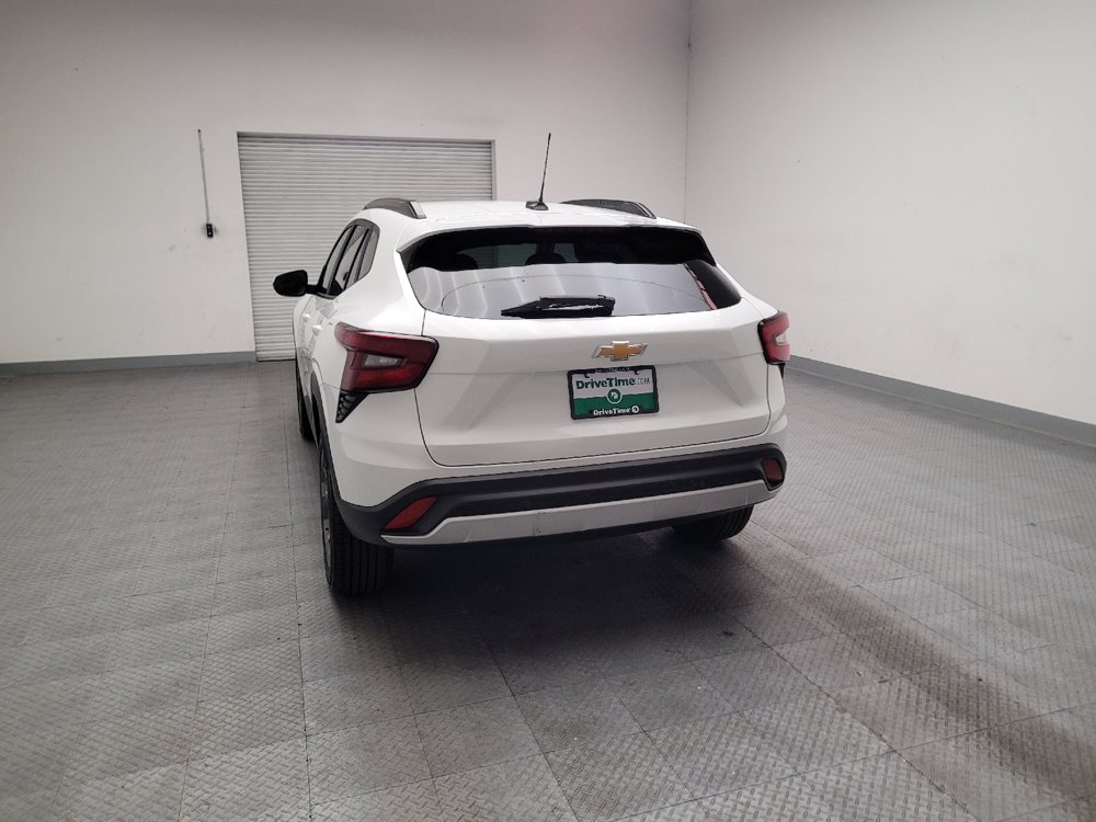 Used 2025 Chevrolet Trax LT FWD image 6