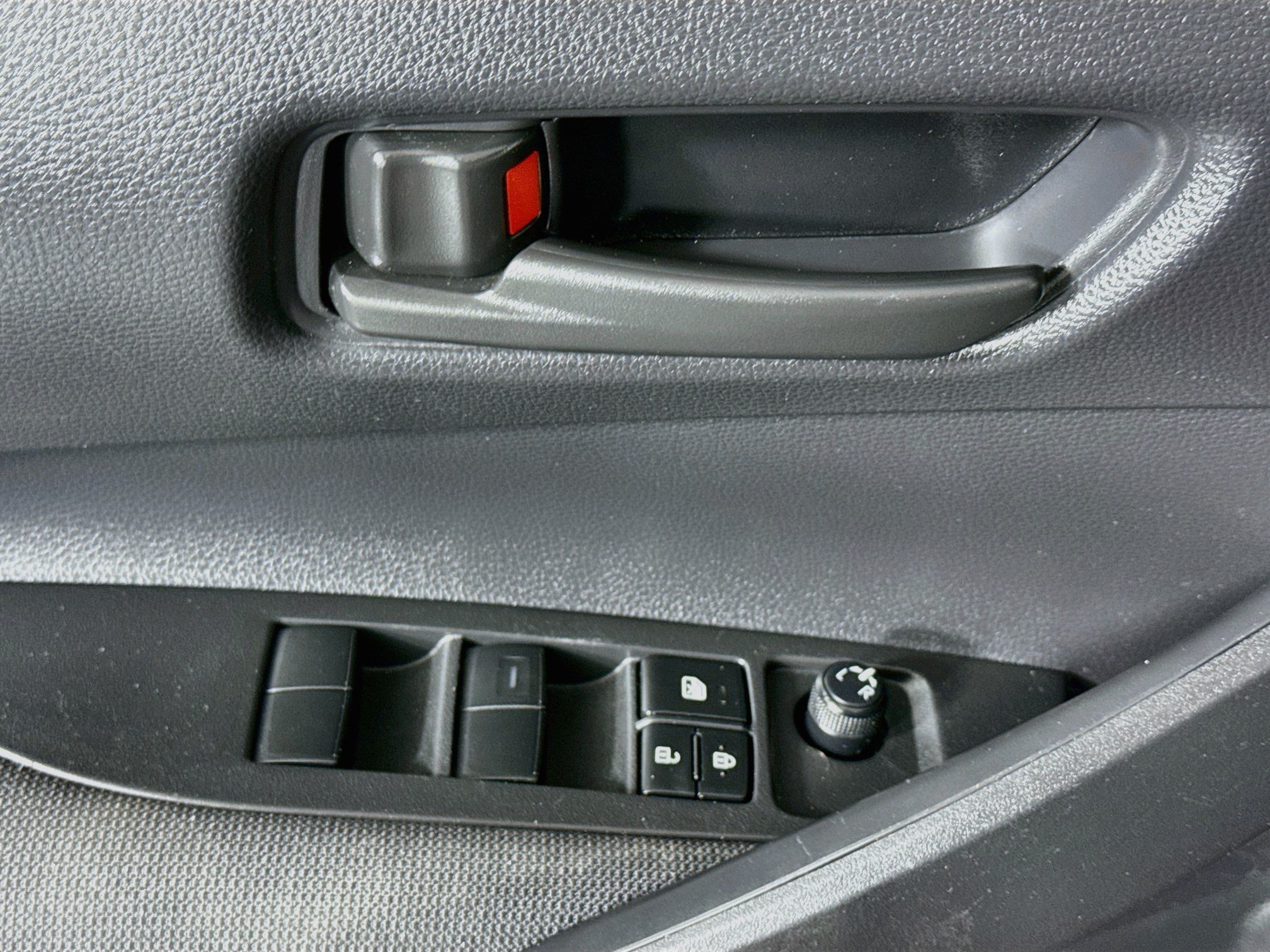 Used 2022 Toyota Corolla LE FWD image 23