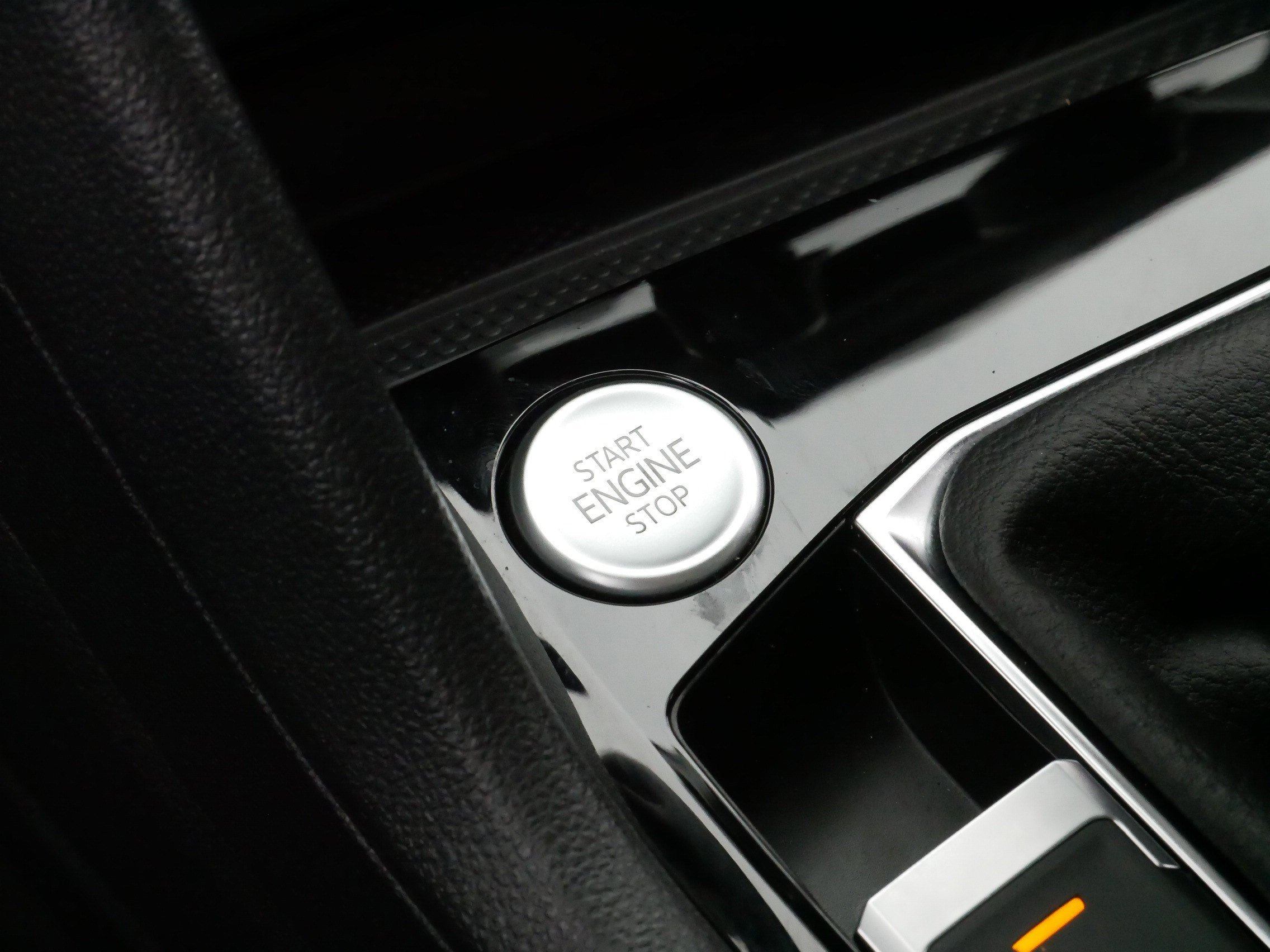 Certified 2024 Volkswagen Taos SE w/ Panoramic Sunroof Package image 29