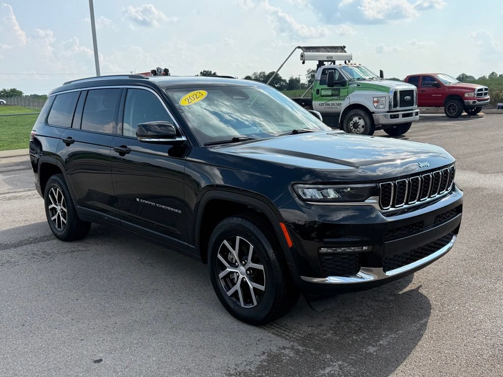 Used 2023 Jeep Grand Cherokee L Limited AWD/4WD image 2