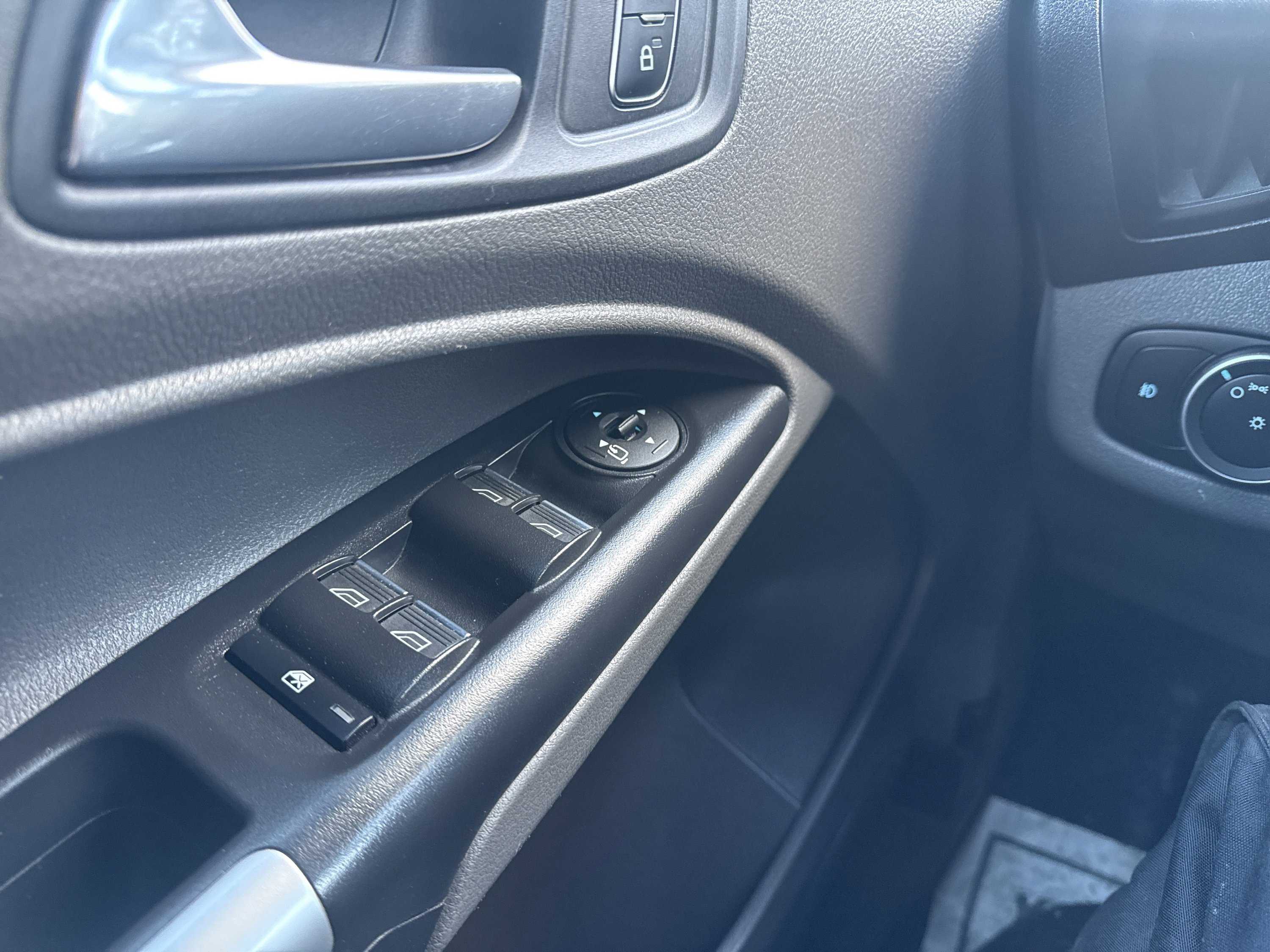 Used 2022 Ford Transit Connect XLT image 23