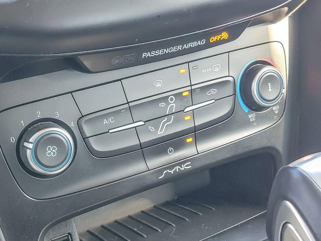Used 2015 Ford Focus SE image 18