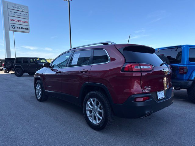 Used 2017 Jeep Cherokee Latitude AWD/4WD image 6